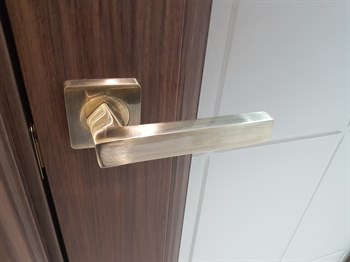 Ручка дверная "Равенна" на 02 розетке - фото 80793